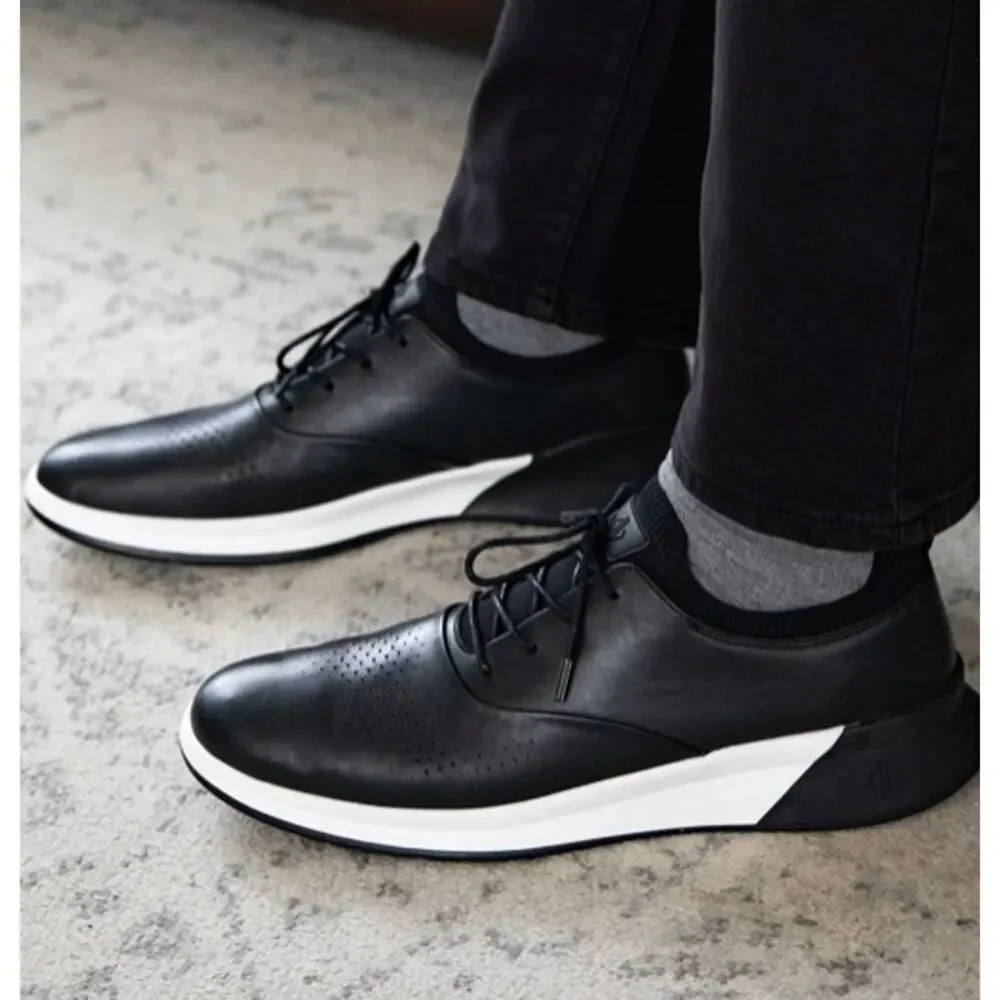 Amberjack The Hybrid Shoe in Black Men’s Sz. 11